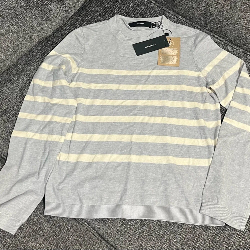 Vero Moda Light Gray Top